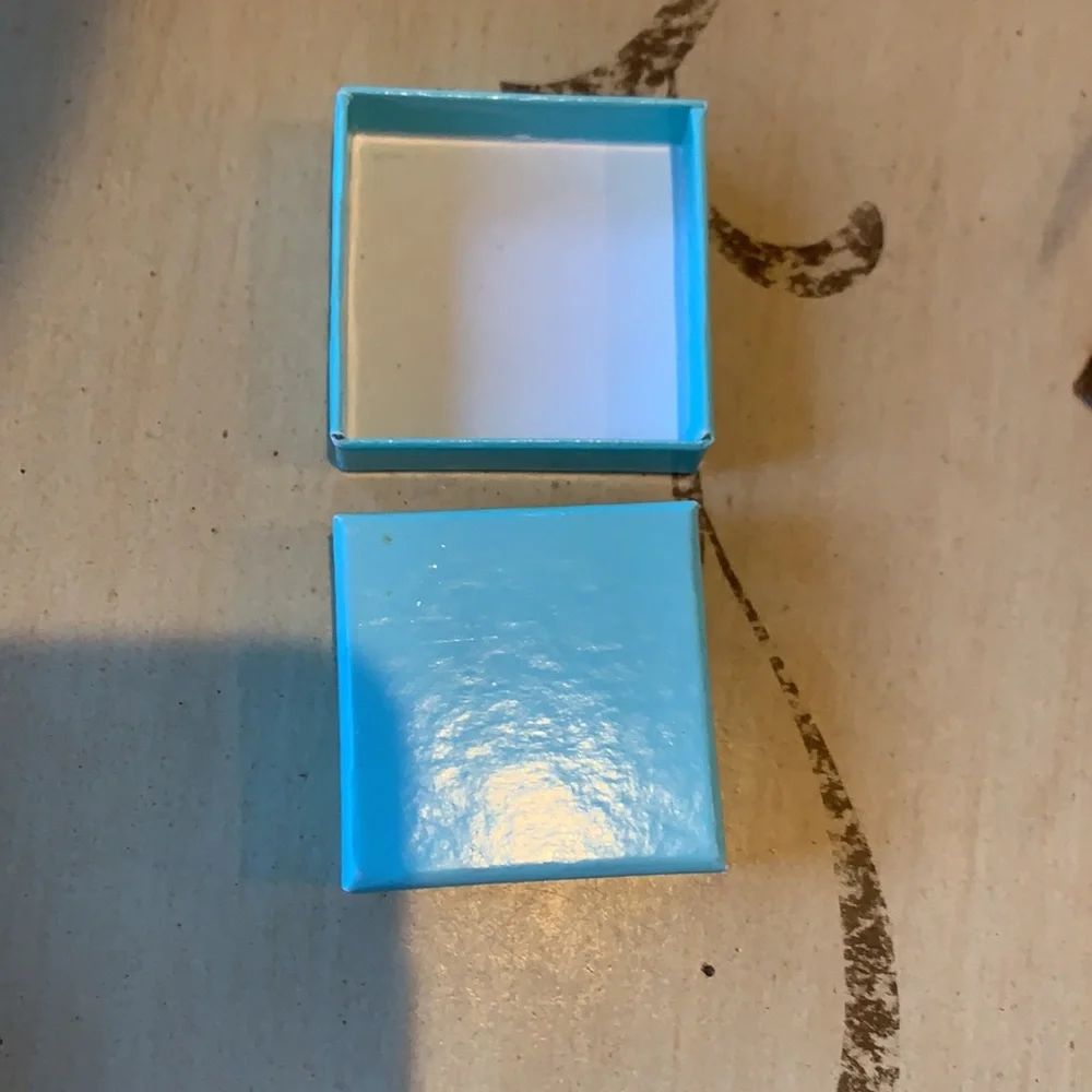 Tiffany & Co. blue box, 2 inch square. - Picture 3 of 4